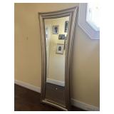 Floor lenght distinctive curves mirror-view pics
