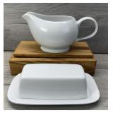 10 STRAWBERRY STREET GRAVY BOAT & COVERED BUTTER