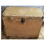 VINTAGE WOOD STORAGE TRUNK TOY BOX