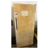 WHIRLPOOL 15.8 CU FT UPRIGHT FREEZER WORKS!