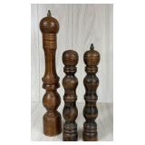 WOOD SALT SHAKER & PEPPER MILL SET JAPAN