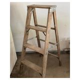 VINTAGE WOODEN STEP LADDER