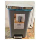 BETTER HOMES & GARDENS 11.9 GALLON STEP CAN