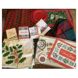 VINTAGE CHRISTMAS TABLE LINENS & DECOR