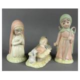 LEFTON CHINA AWAY IN A MANGER HOLY FAMILY FIGURINE