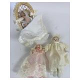 VINTAGE DOLLS CERAMIC MUSICAL DOLL IN CRIB WORKS!
