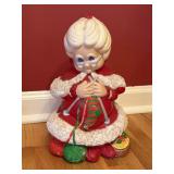 VINTAGE HANDMADE CERAMIC MRS CLAUS KNITTING