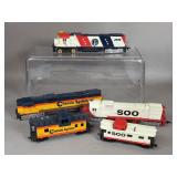 HO SCALE MODEL TRAIN LOCOMOTIVES & CABOOSES TYCO