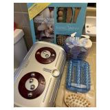 HOMEDICS FOOT MASSAGER & HOME SPA ESSENTIALS