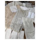 VINTAGE TABLE LINENS NAPKINS TABLECLOTHS