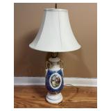 VINTAGE CERAMIC URN TABLE LAMP W COURTING COUPLE