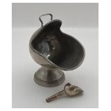 VINTAGE SILVER PLATED SUGAR SCUTTLE W SCOOP