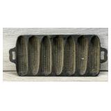 VINTAGE CAST IRON CORNBREAD PAN