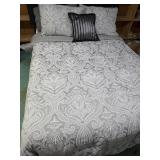 UPHOLSTERED HEADBOARD RAILS BED & BEDDING