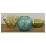 ASSORTED DECORATIVE GLASS BOWLS