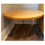 VINTAGE ROUND WOOD SIDE TABLE