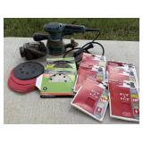 MAKITA RANDOM ORBIT SANDER W SANDING DISCS