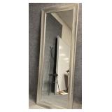 Hanging dressing mirror