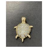 10 KT Jade Turtle Pendant