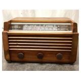 Vintage RCA Victor Table Radio