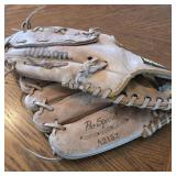 Wilson Baseball Glove Unknown Autograph