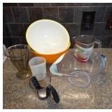 Kitchen Measuring Bowls and Cups
