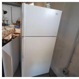 Roper White Top-Freezer Refrigerator