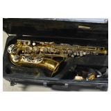 2 Saxophones