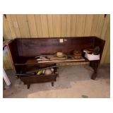 WOODEN BENCH