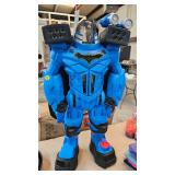 ACTION FIGURE