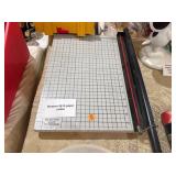 15” BOSTON 2615 PAPER CUTTER