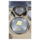 VINTAGE OVENSHIRE SKILLET / POT