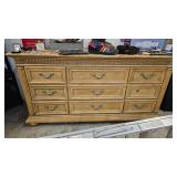 DRESSER
