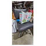 ROLLING OFFICE CHAIR