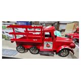 METAL RED TRUCK DECOR