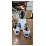 SALT AND PEPPER SHAKER