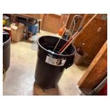 44GAL TRASH CAN ON WHEELS