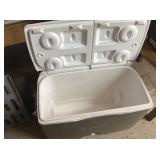 RUBBERMAID COOLER
