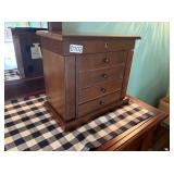 SMALL WOODEN JEWELRY BOX