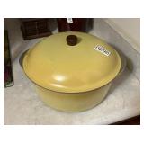 YELLOW ALUMINUM DUTCH OVEN WITH LID