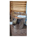 STAINLESS STEEL STOCK POT WITH LID