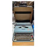 VINTAGE TYPEWRITER