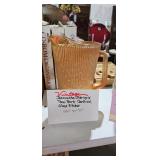 VINTAGE JEANNETTE PITCHER