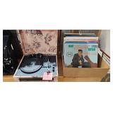 RECORD PLAYER / RECORD ALBUMS