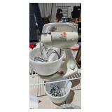 STAND MIXER