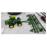 JOHN DEERE TRACTOR TOY