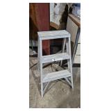 STEP LADDER