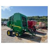 John Deere 468 Round Baler