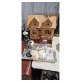 DOLL HOUSE / FURNITURE LOT