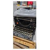 VINTAGE TYPEWRITER